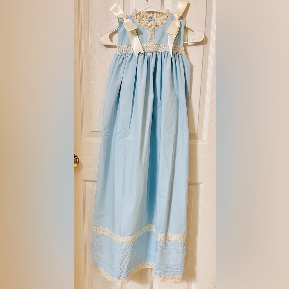 Heirloom girls dress. Size 8. Never worn.